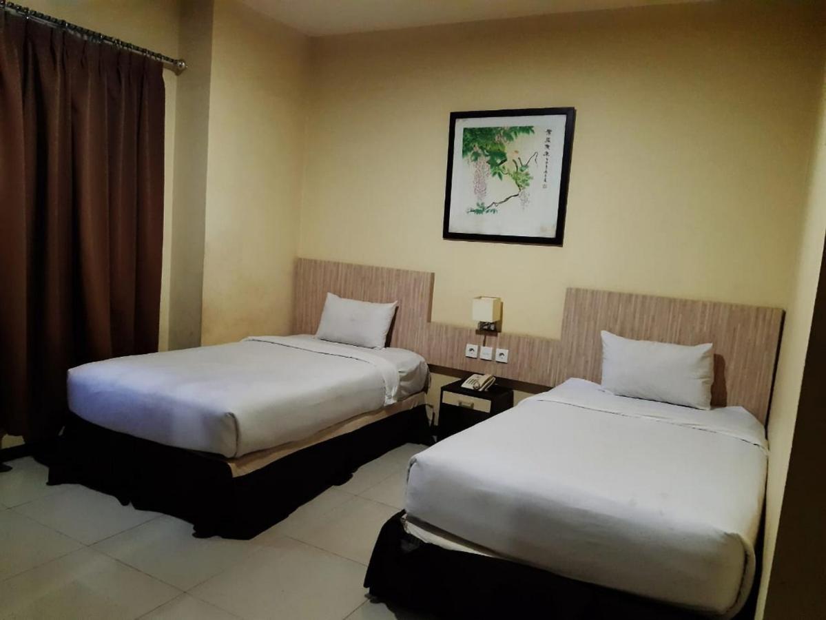 Agraha Andalas Hotel Makassar Ngoại thất bức ảnh