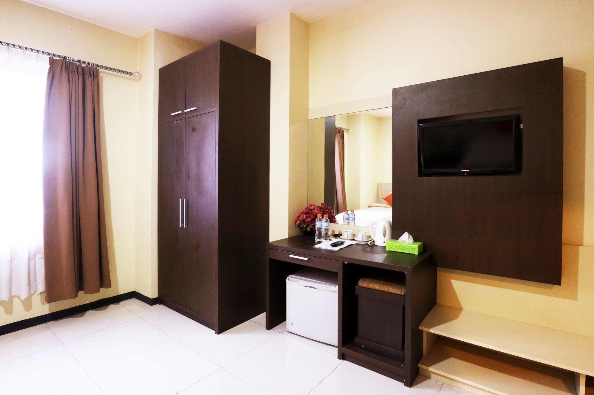 Agraha Andalas Hotel Makassar Ngoại thất bức ảnh