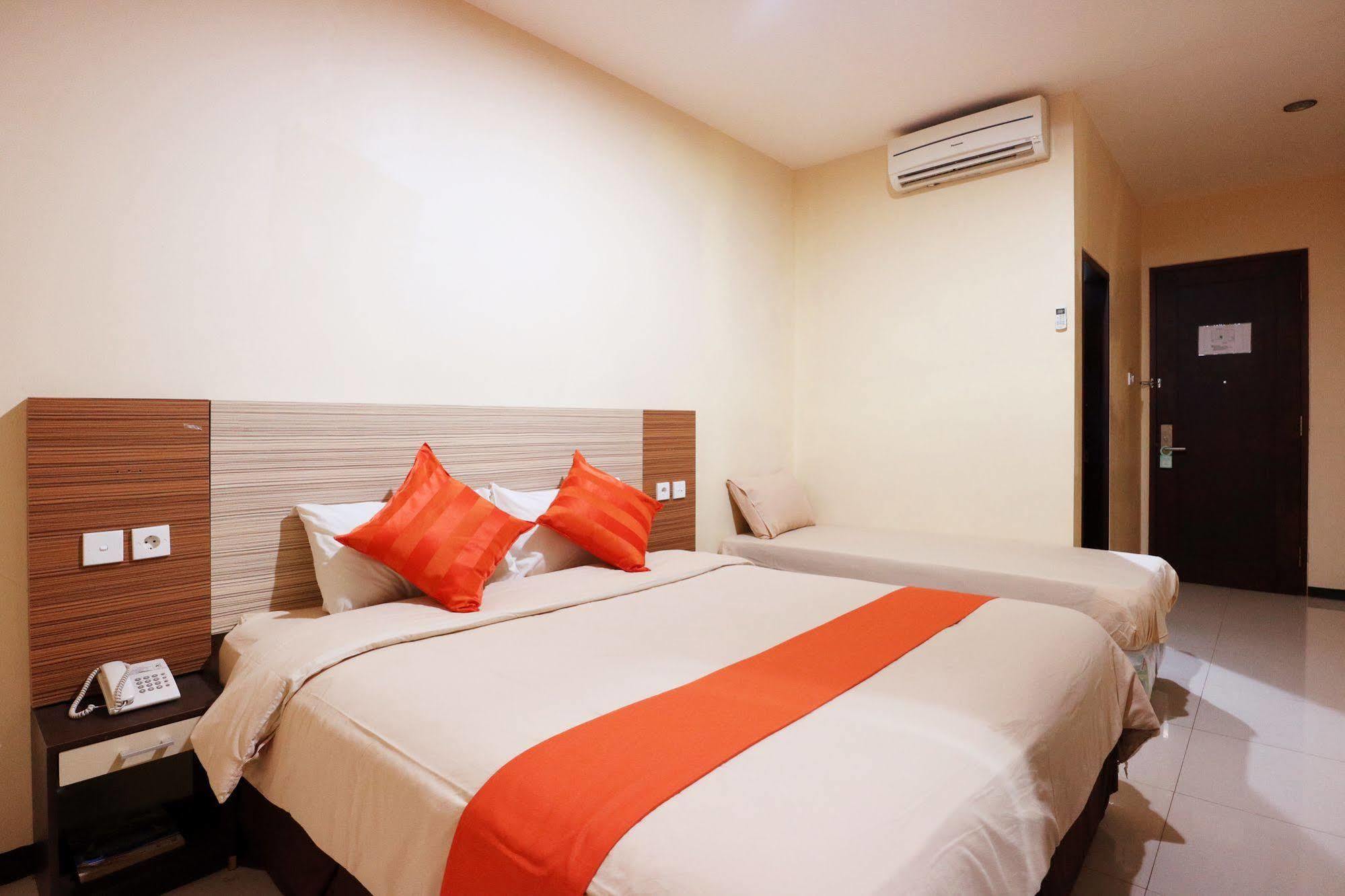 Agraha Andalas Hotel Makassar Ngoại thất bức ảnh