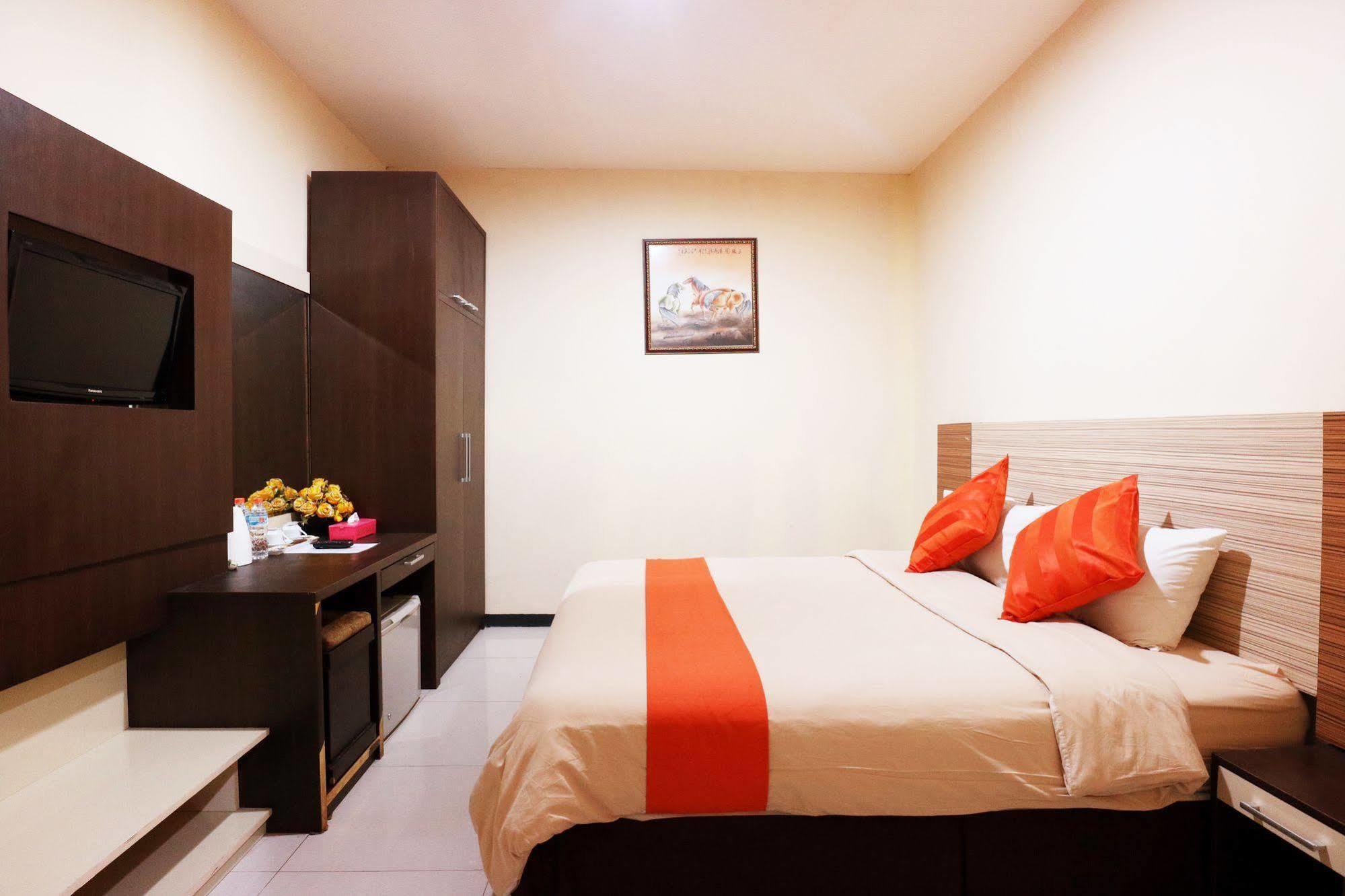 Agraha Andalas Hotel Makassar Ngoại thất bức ảnh