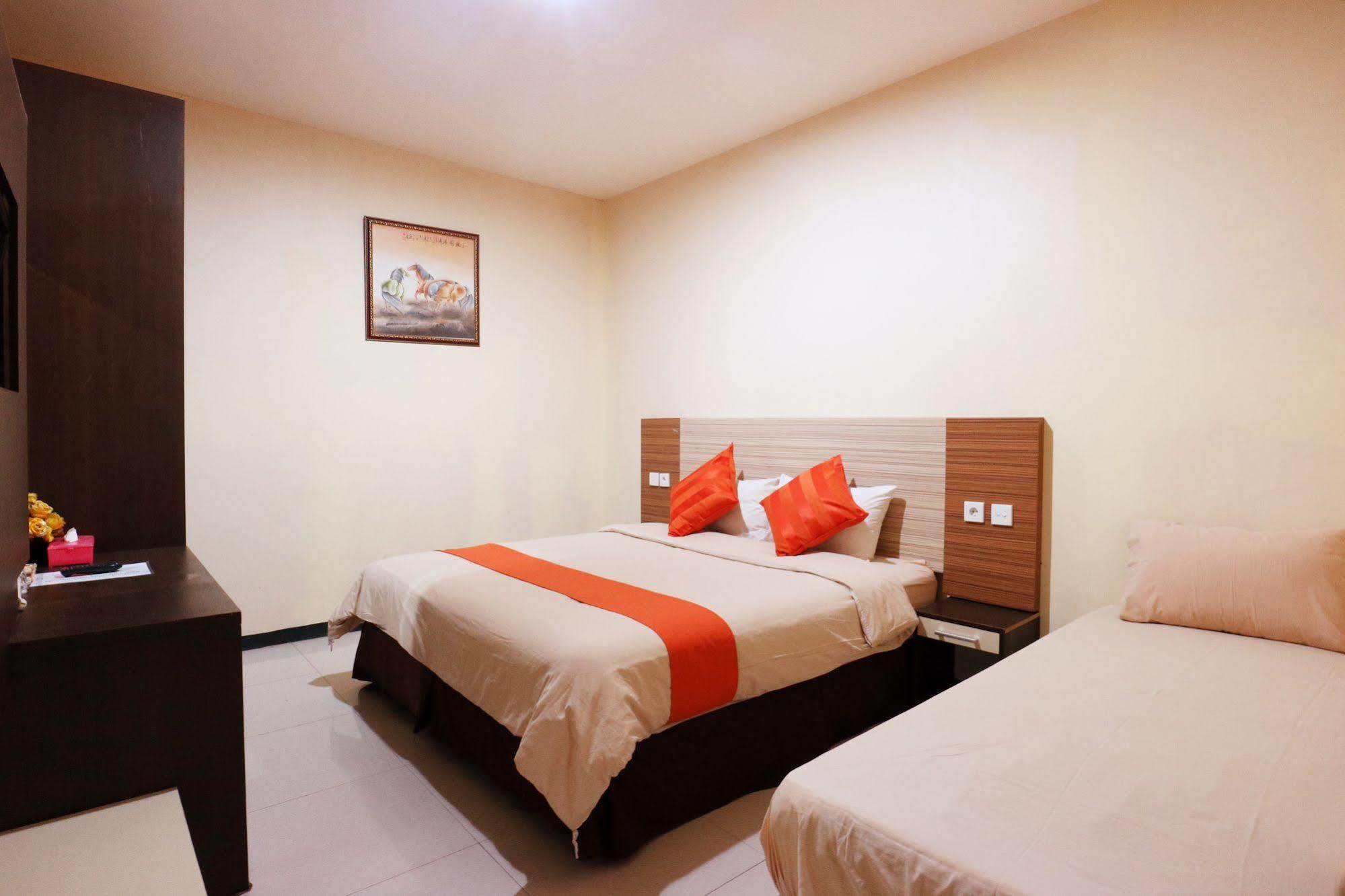 Agraha Andalas Hotel Makassar Ngoại thất bức ảnh