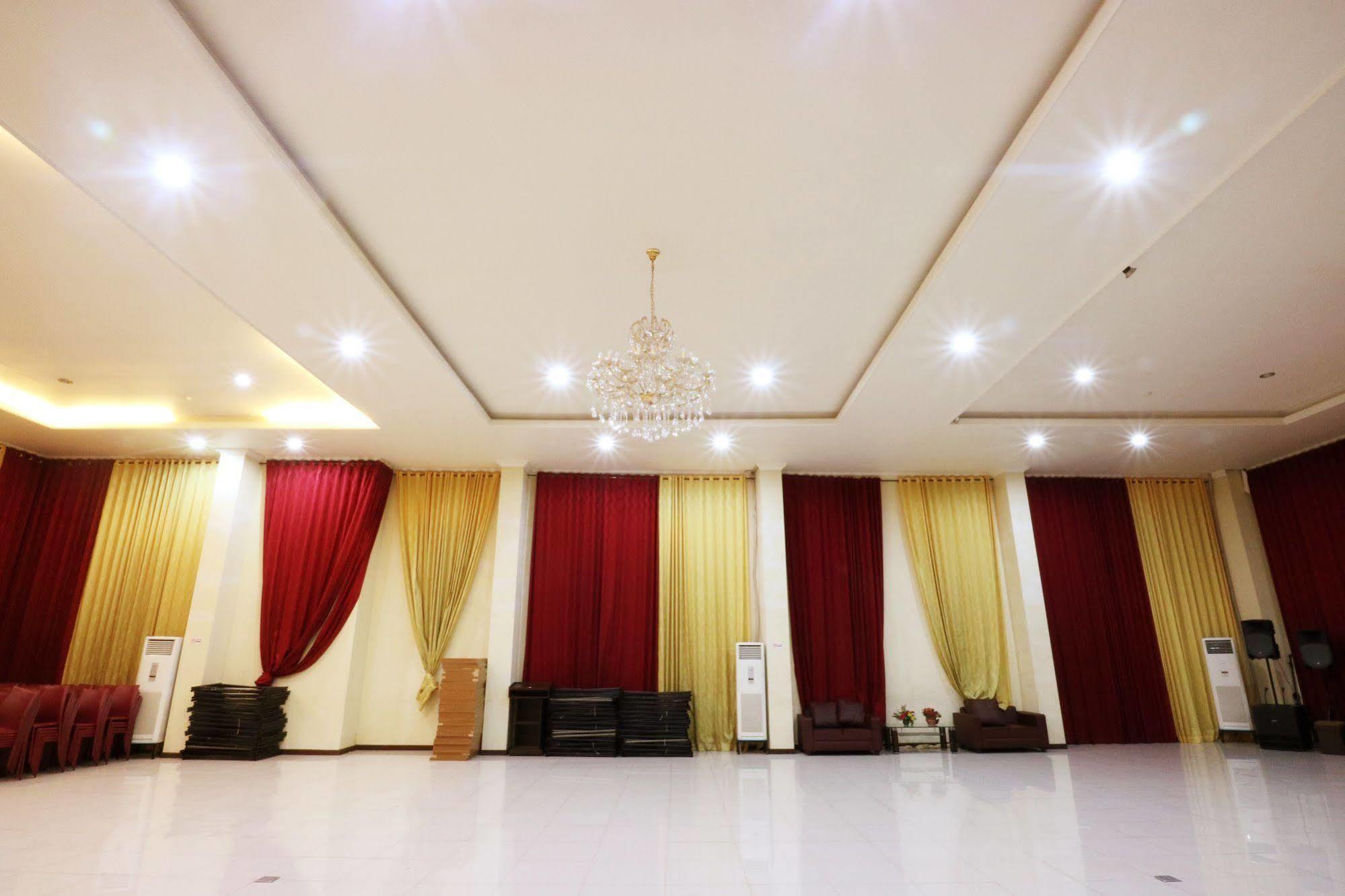 Agraha Andalas Hotel Makassar Ngoại thất bức ảnh
