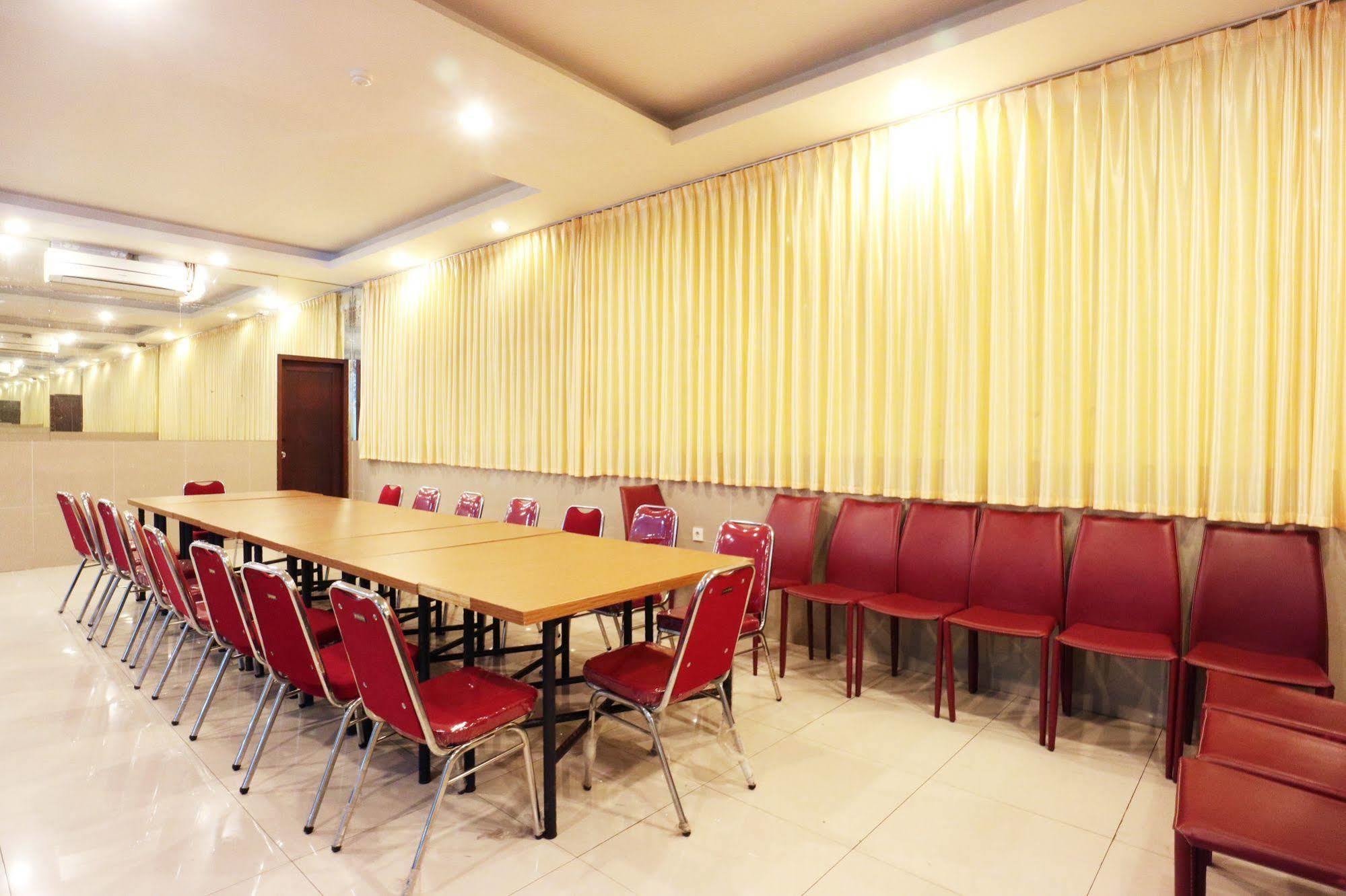 Agraha Andalas Hotel Makassar Ngoại thất bức ảnh