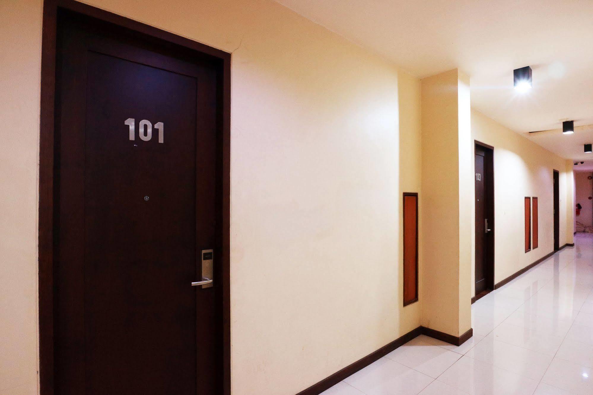 Agraha Andalas Hotel Makassar Ngoại thất bức ảnh